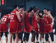 PG电子试玩官网-篮球赛场风云变幻，劲敌相继被逆转