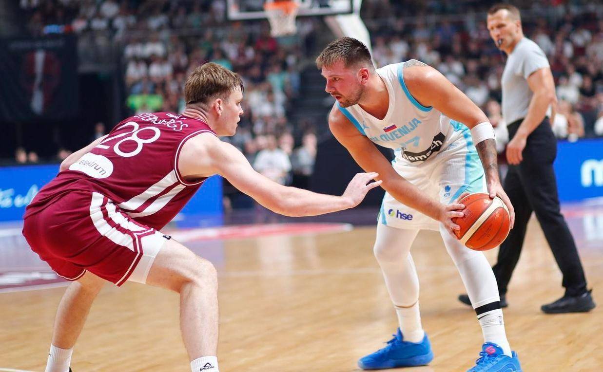 PG电子试玩官网-篮球赛场风云变幻,劲敌相继被逆转