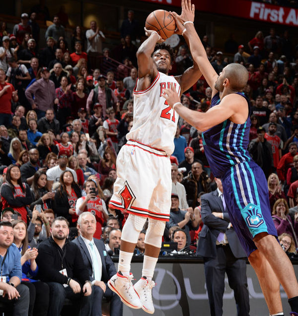 PG中国登录入口-雄鹿碾压火箭，浓眉完成帽子戏法