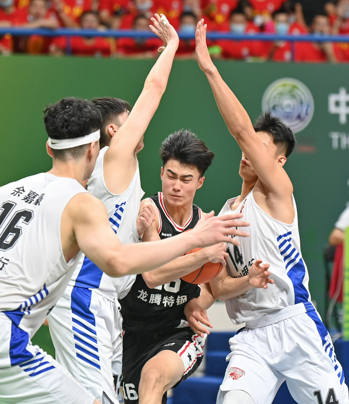 PG电子线上登入-包含越南足球队成功杀入东南亚比赛半决赛阶段的词条